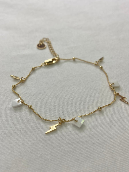 Monica Shell Bracelet | Gold Lightning