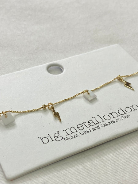 Monica Shell Bracelet | Gold Lightning