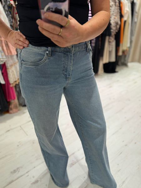 Toxik3 Veera Wide Leg Jeans | Light Denim