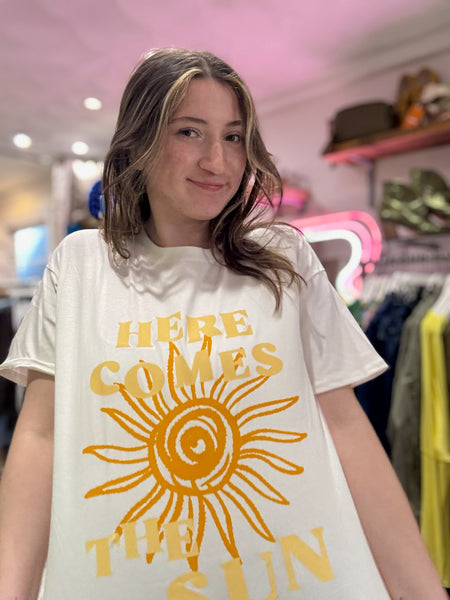 Here Comes The Sun Graphic Print Tee | White