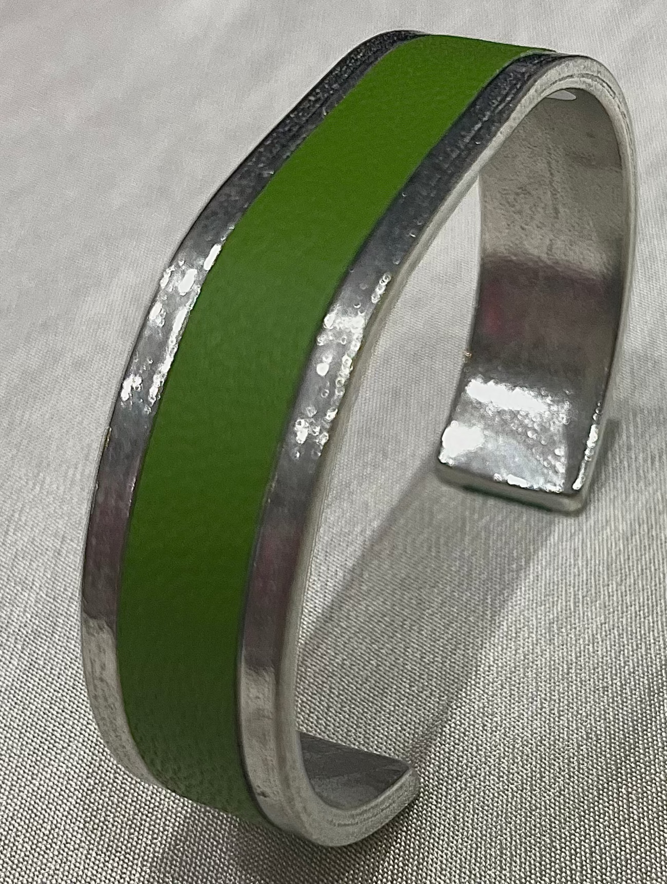 15 mm Straight End Bangle with Leather Inlay | Apple Green