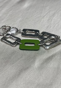 Medium Ring Feature Linked Bracelet with One Leather Piece | Apple Green